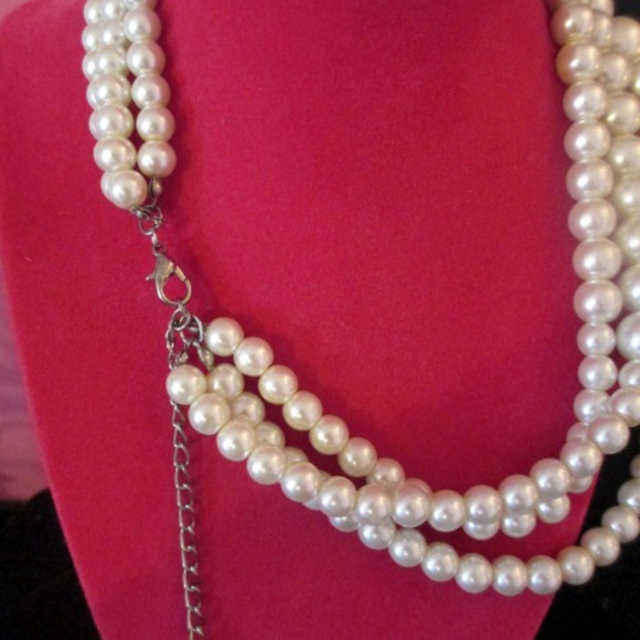 Costume Breakfast at Tiffany's Replica Necklace - Picture 4 of 6